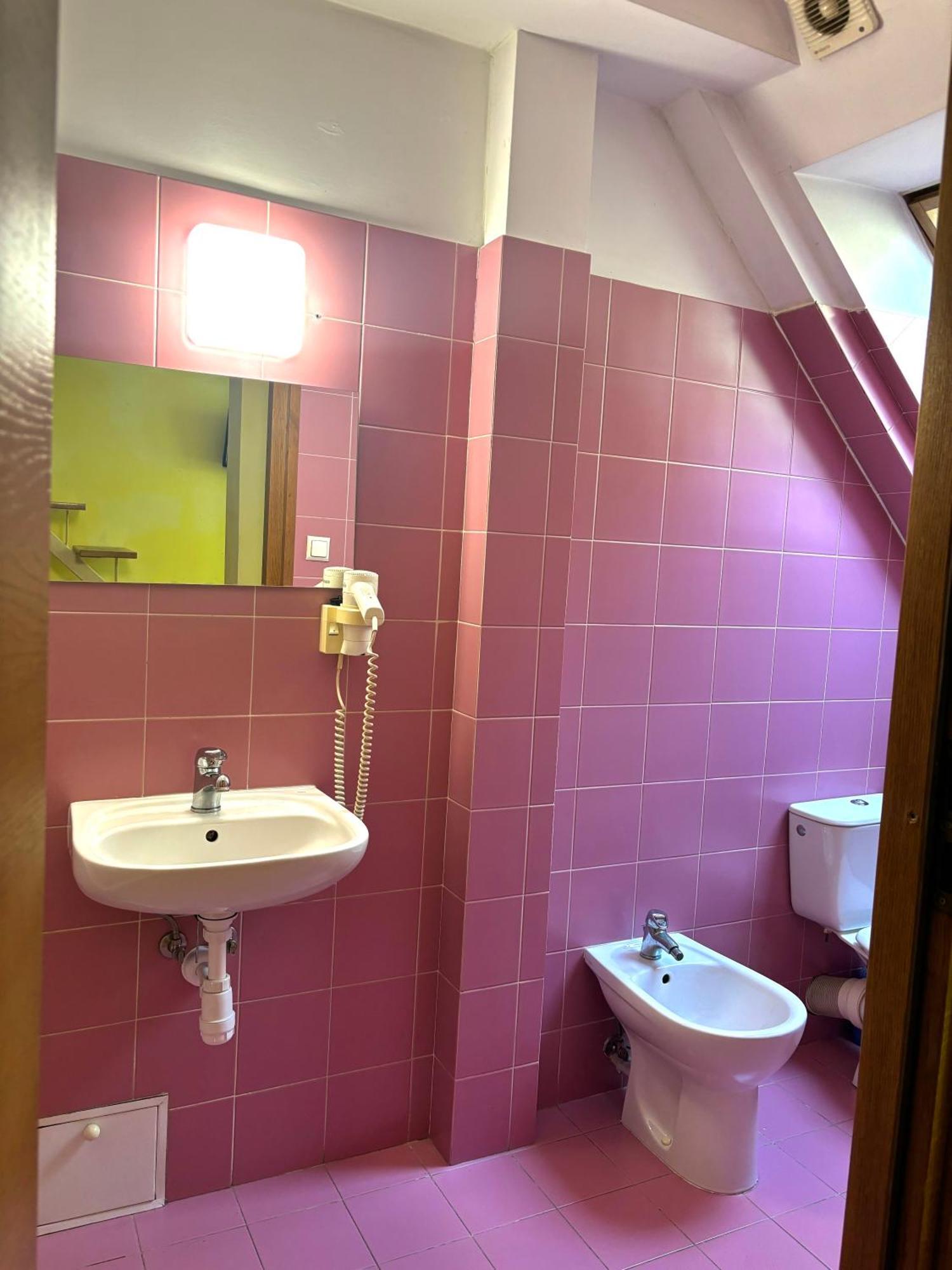 Hostel Nuove Frontiere Nysa Eksteriør bilde